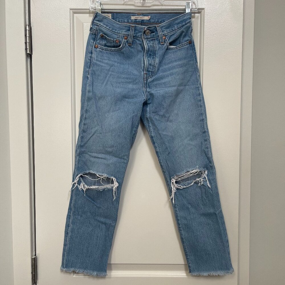 Levi Slight Capri Jeans
